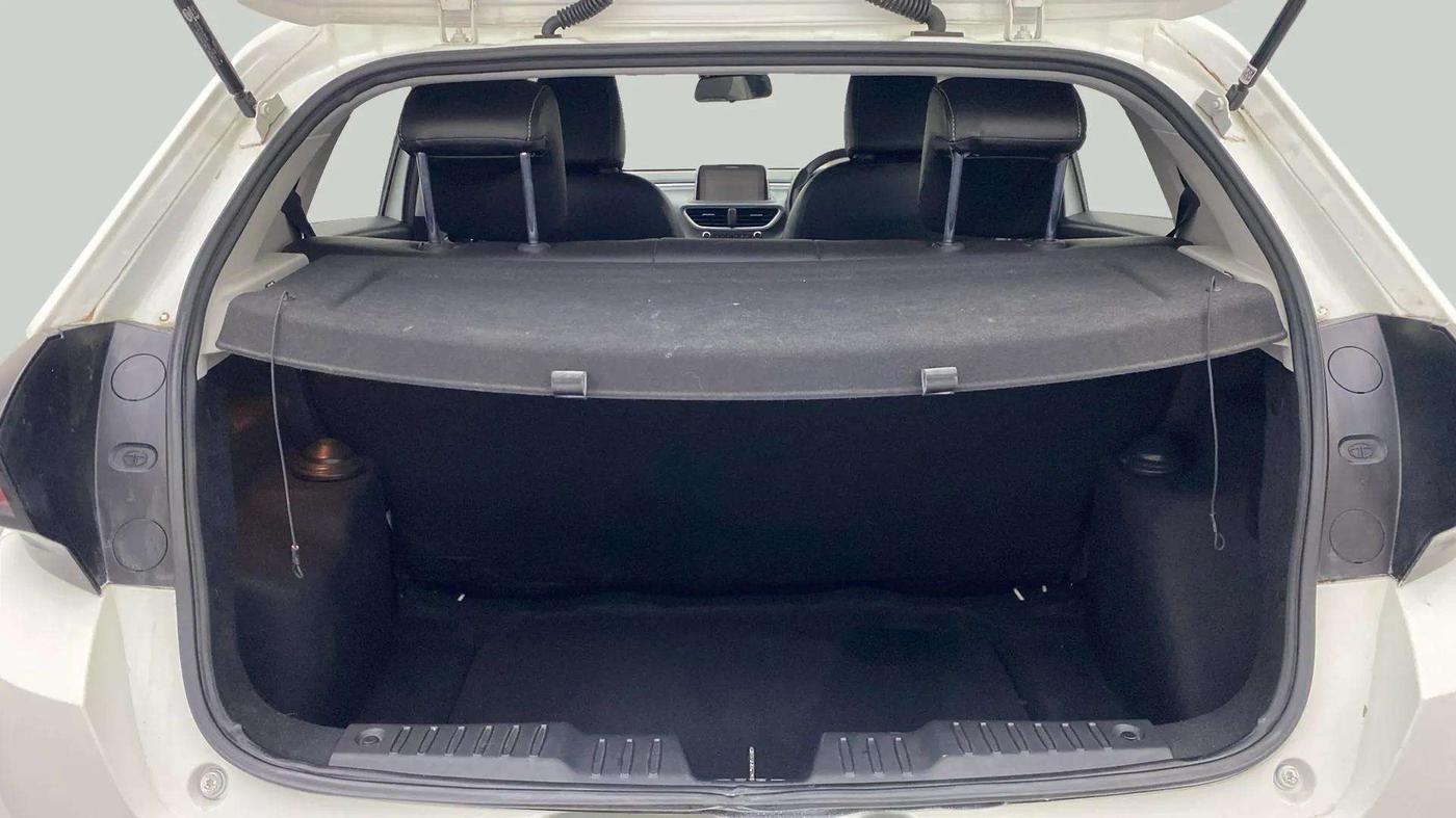 2020 Tata ALTROZ XZ PETROL, Petrol, Manual, 21,980 km, Boot Inside