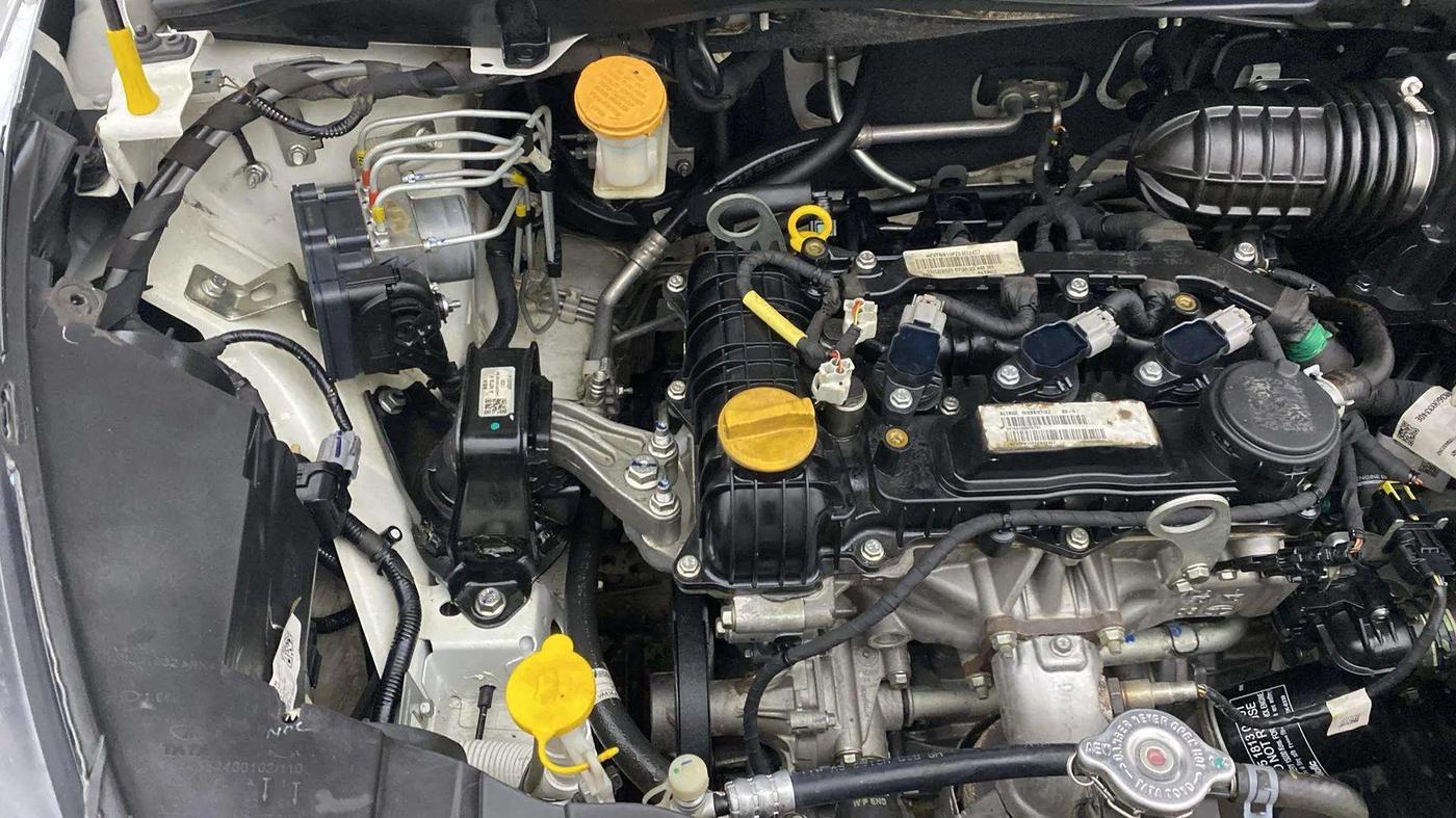 2020 Tata ALTROZ XZ PETROL, Petrol, Manual, 21,980 km, Engine View - Right