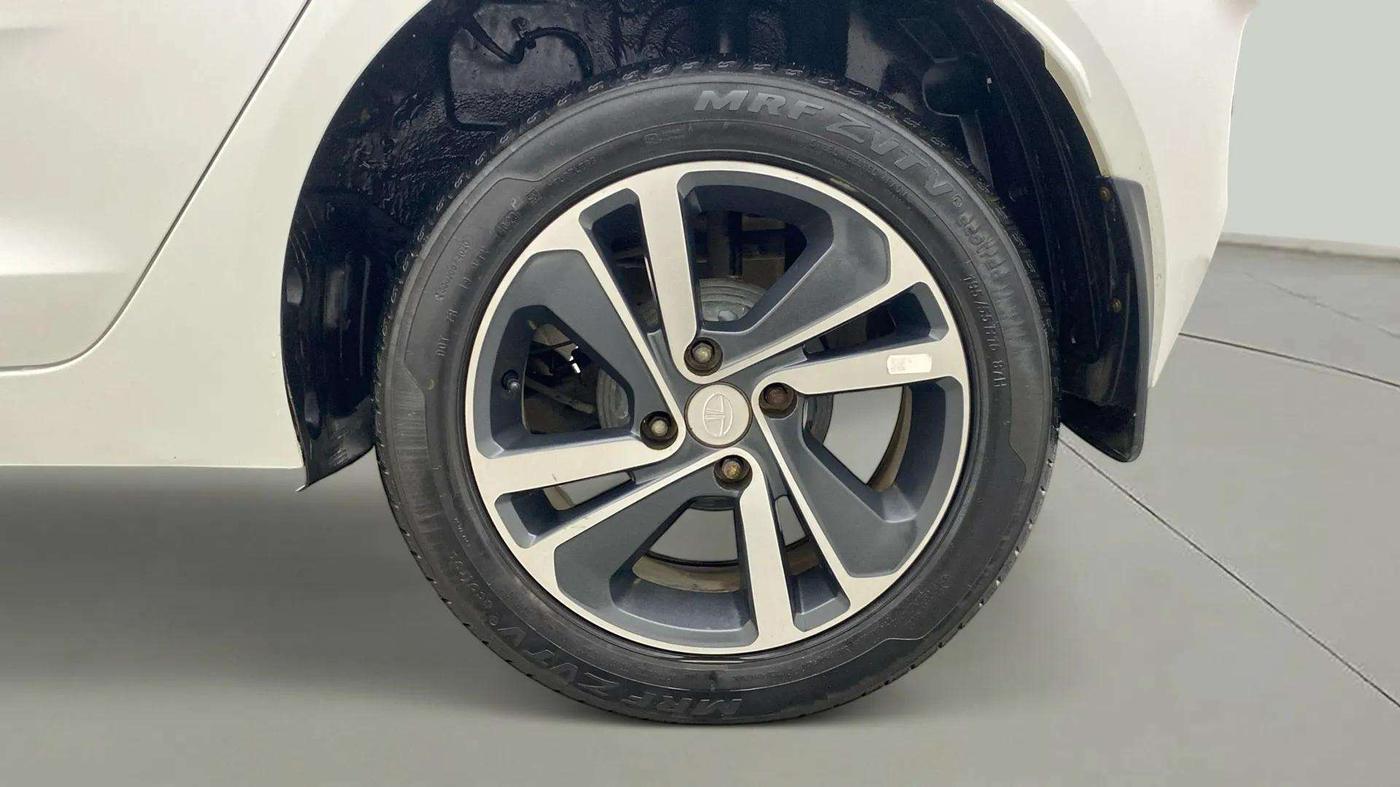 2020 Tata ALTROZ XZ PETROL, Petrol, Manual, 21,980 km, Left Rear Wheel