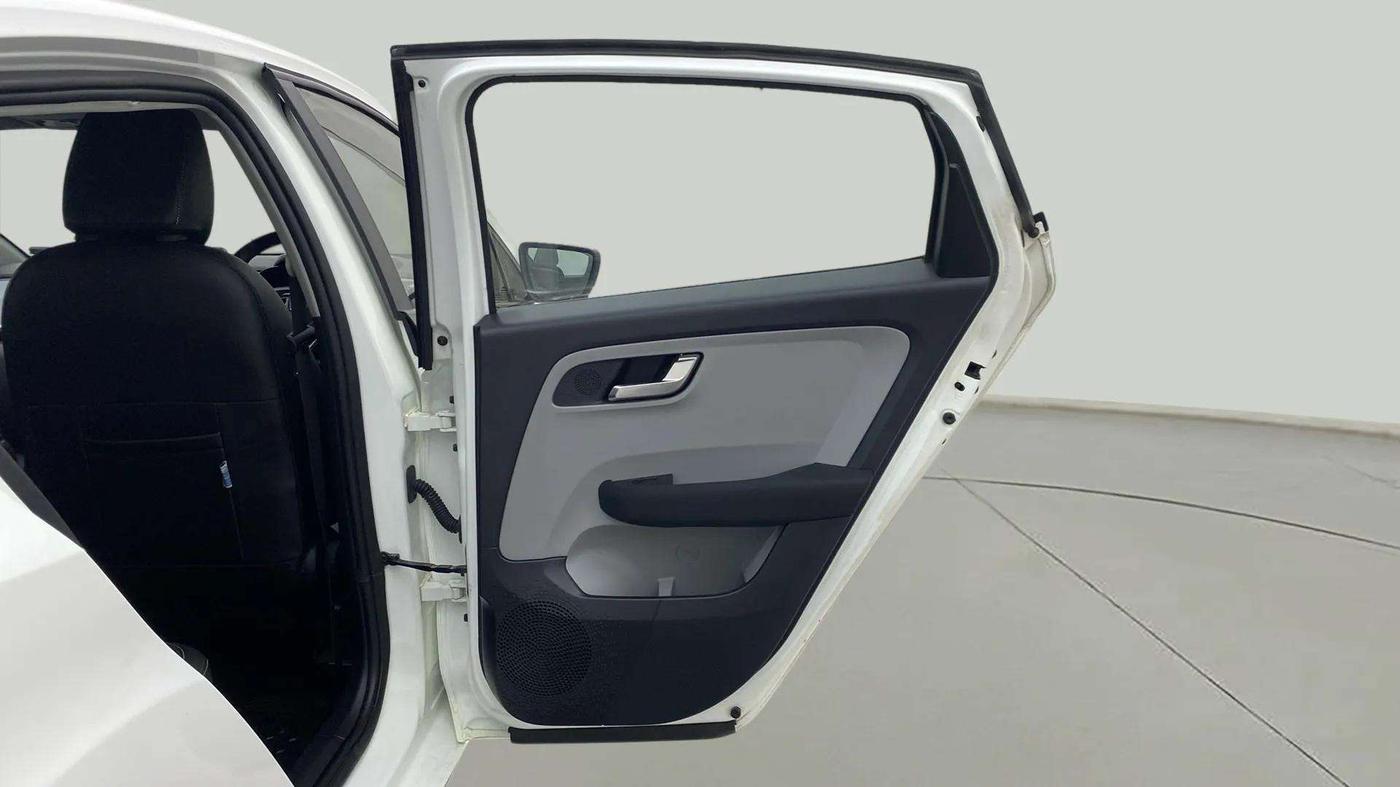 2020 Tata ALTROZ XZ PETROL, Petrol, Manual, 21,980 km, RHS Rear Door