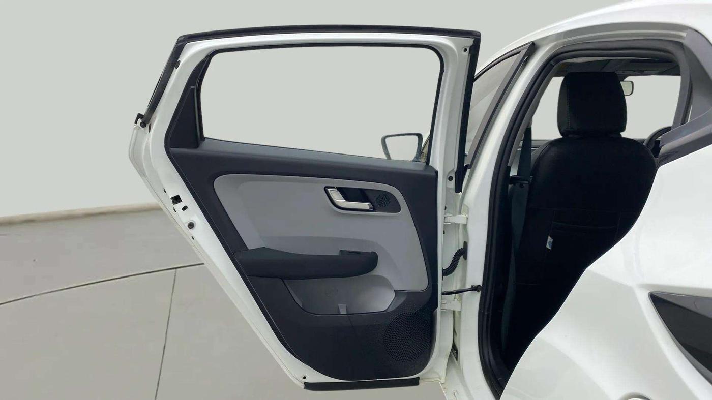 2020 Tata ALTROZ XZ PETROL, Petrol, Manual, 21,980 km, LHS Rear Door