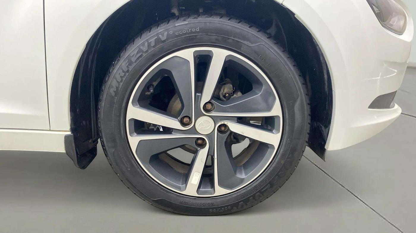 2020 Tata ALTROZ XZ PETROL, Petrol, Manual, 21,980 km, Right Front Wheel