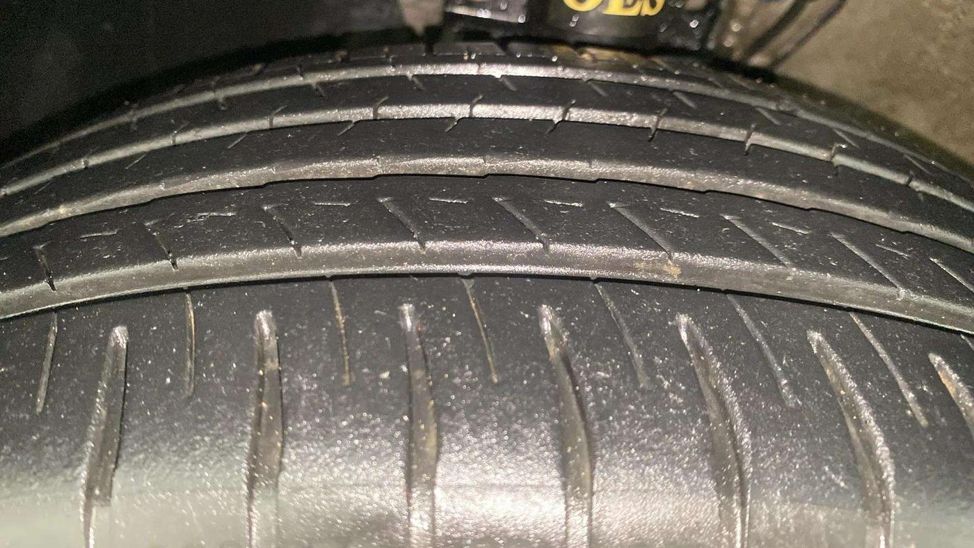 2013 Volkswagen Polo HIGHLINE1.2L, Petrol, Manual, 53,013 km, Left Front Tyre Tread