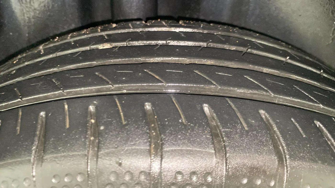 2013 Volkswagen Polo HIGHLINE1.2L, Petrol, Manual, 53,013 km, Right Rear Tyre Tread