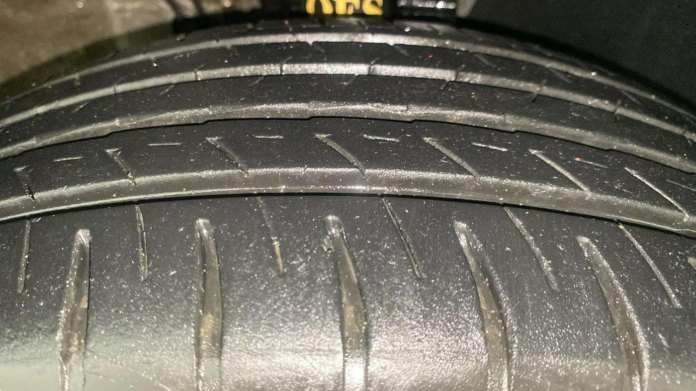 2013 Volkswagen Polo HIGHLINE1.2L, Petrol, Manual, 53,013 km, Right Front Tyre Tread
