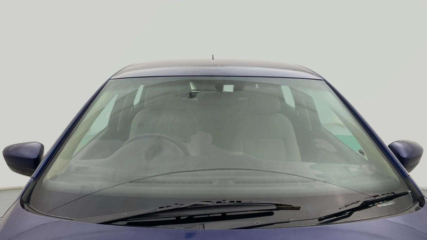 2013 Volkswagen Polo HIGHLINE1.2L, Petrol, Manual, 53,013 km, Front Windshield