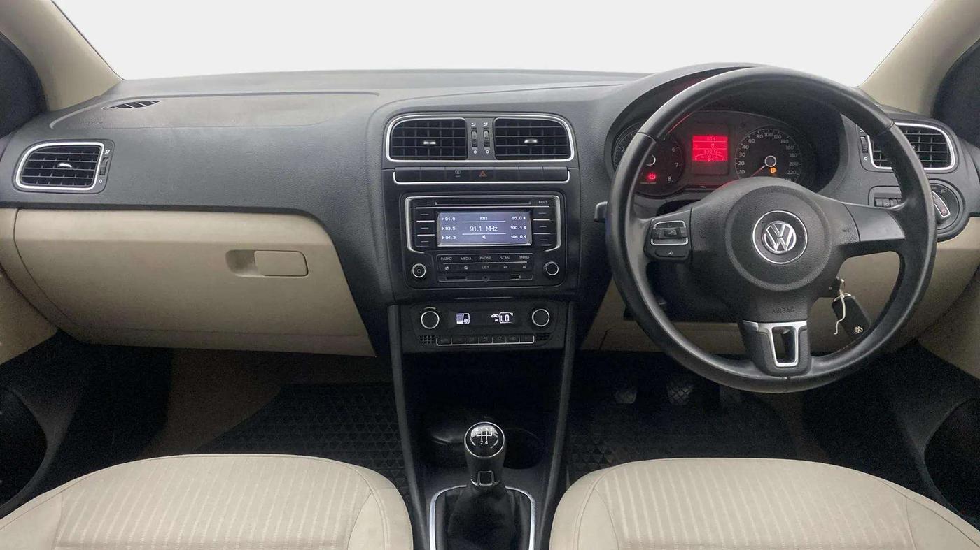 2013 Volkswagen Polo HIGHLINE1.2L, Petrol, Manual, 53,013 km, Dashboard