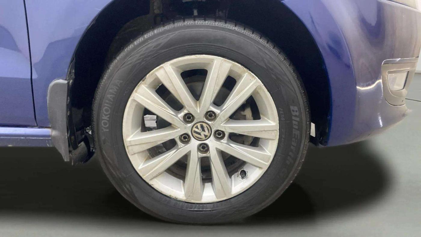2013 Volkswagen Polo HIGHLINE1.2L, Petrol, Manual, 53,013 km, Right Front Wheel