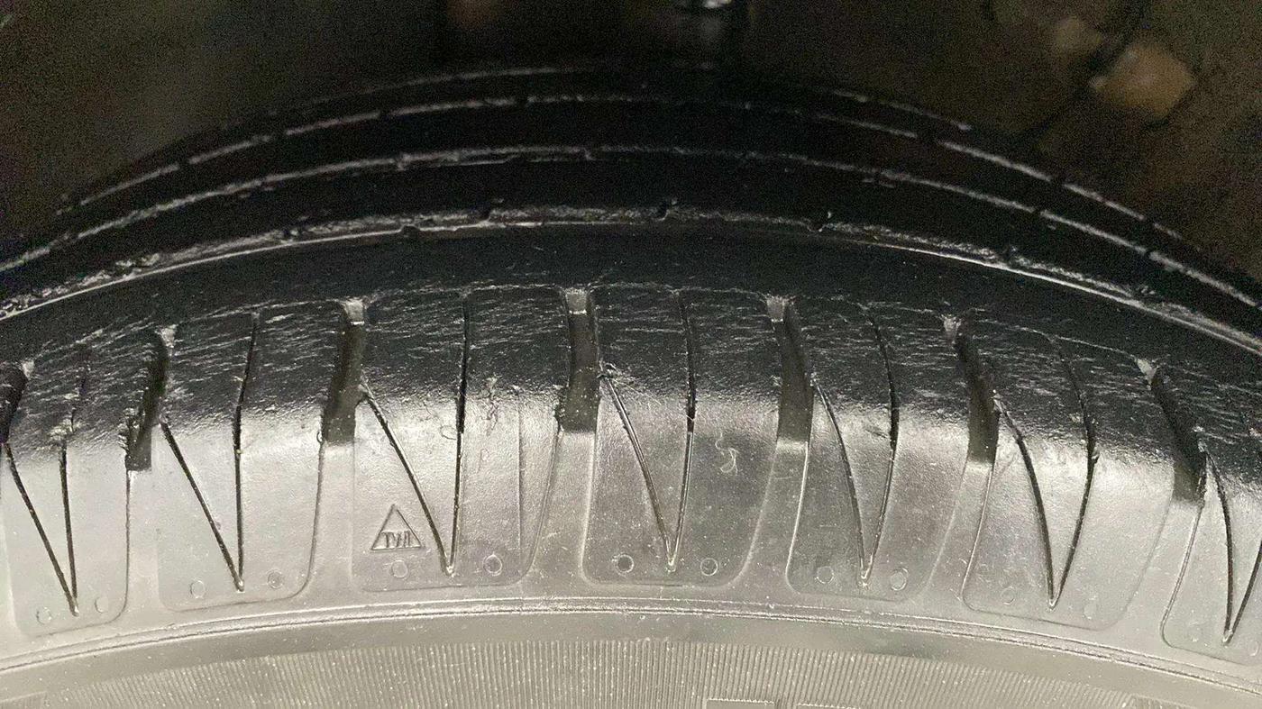 2020 KIA SONET HTK PLUS 1.2, Petrol, Manual, 44,197 km, Left Front Tyre Tread