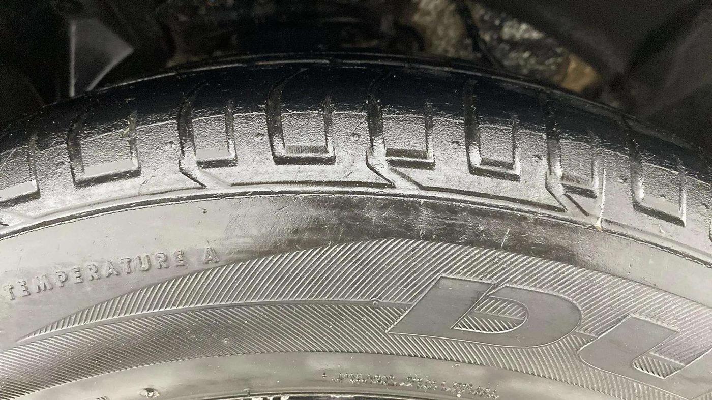 2021 Mahindra XUV300 W8 (O) 1.2 PETROL, Petrol, Manual, 55,673 km, Right Front Tyre Tread