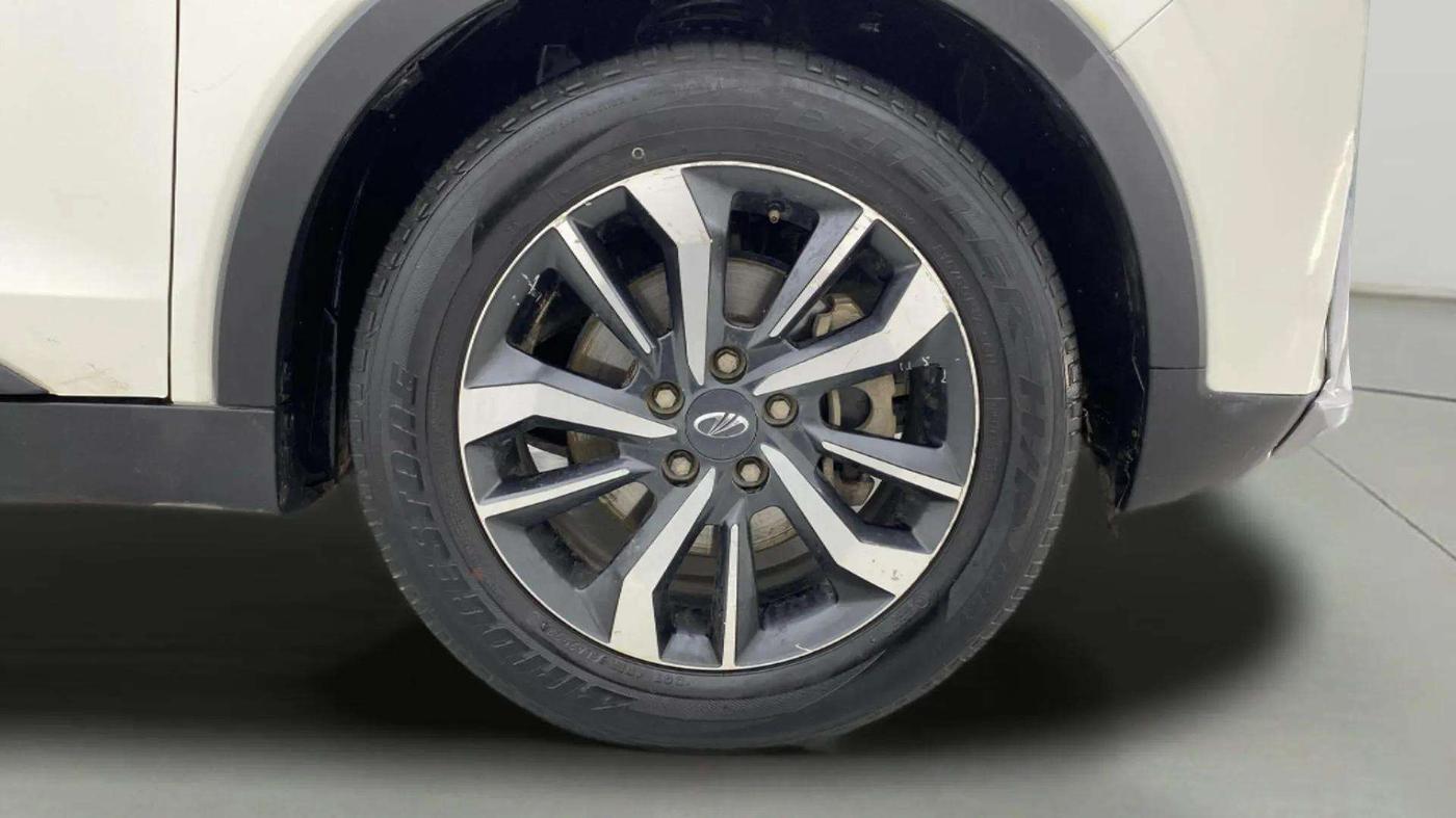 2021 Mahindra XUV300 W8 (O) 1.2 PETROL, Petrol, Manual, 55,673 km, Right Front Wheel
