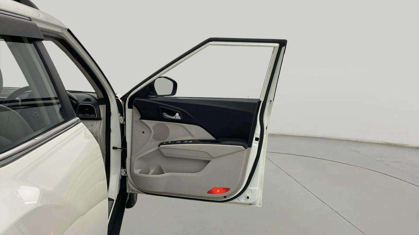 2021 Mahindra XUV300 W8 (O) 1.2 PETROL, Petrol, Manual, 55,673 km, RHS Front Door