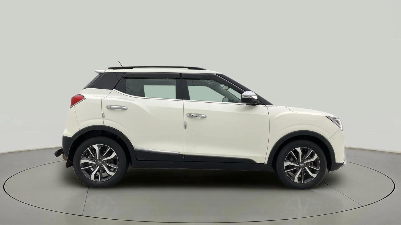 2021 Mahindra XUV300 W8 (O) 1.2 PETROL, Petrol, Manual, 55,673 km, Right Side View