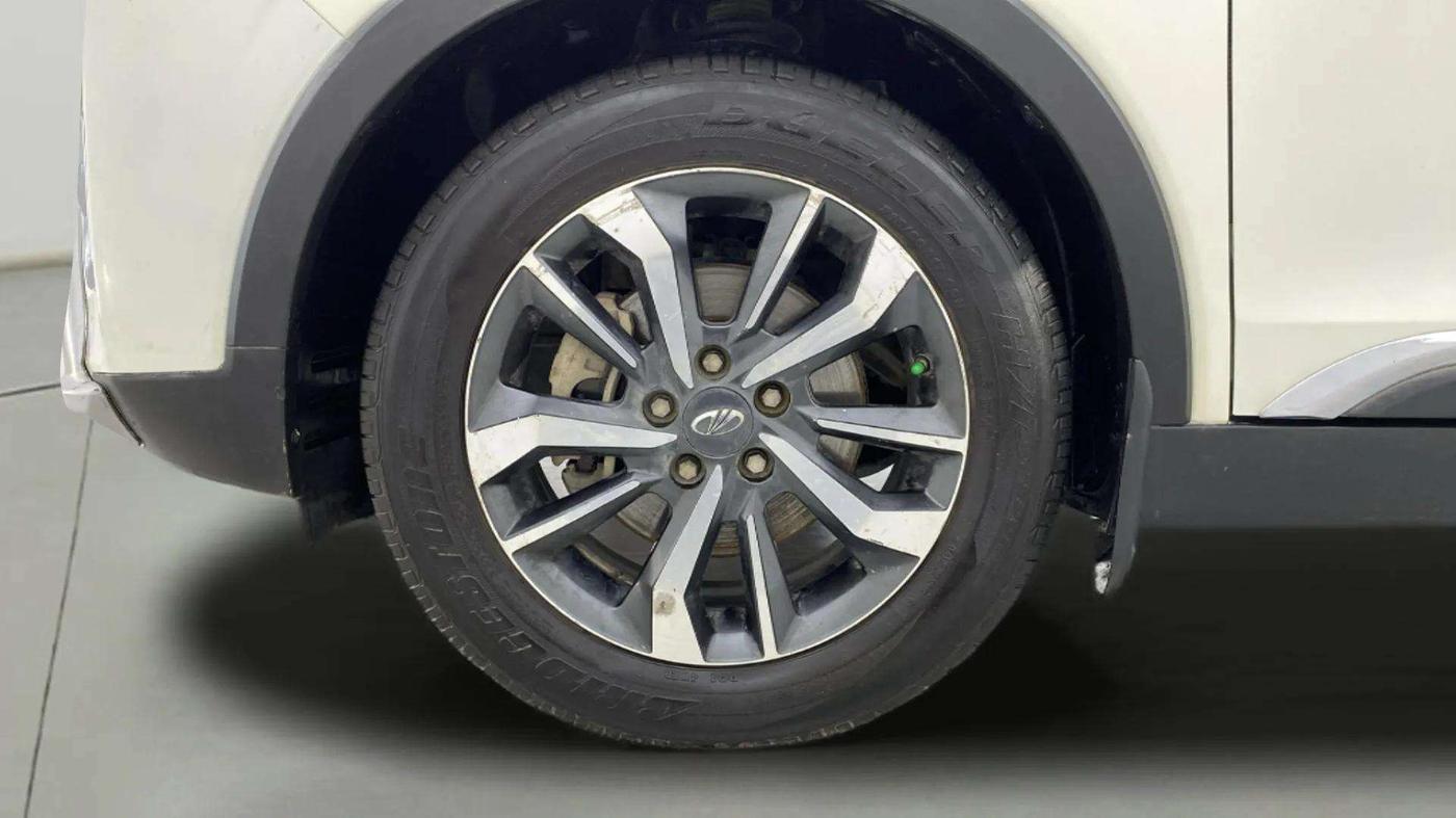 2021 Mahindra XUV300 W8 (O) 1.2 PETROL, Petrol, Manual, 55,673 km, Left Front Wheel