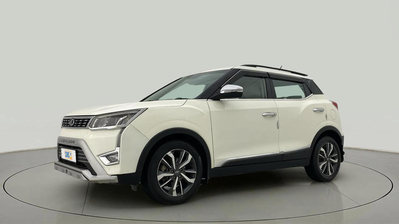 2021 Mahindra XUV300 W8 (O) 1.2 PETROL, Petrol, Manual, 55,673 km, Left Front Diagonal