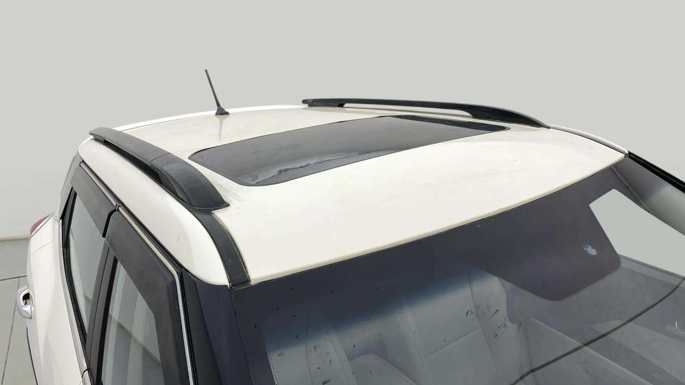 2021 Mahindra XUV300 W8 (O) 1.2 PETROL, Petrol, Manual, 55,673 km, Roof
