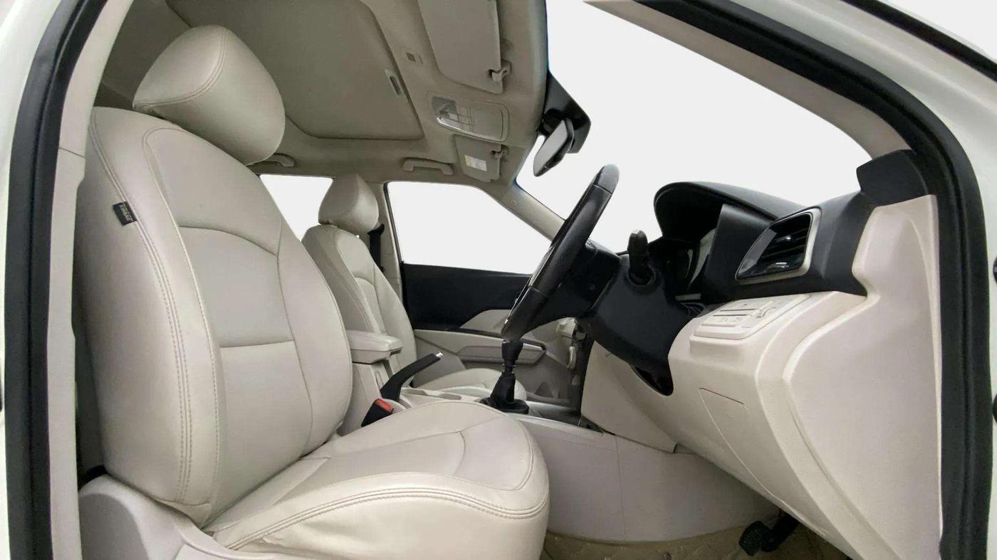 2021 Mahindra XUV300 W8 (O) 1.2 PETROL, Petrol, Manual, 55,673 km, Right Side Front Door Cabin