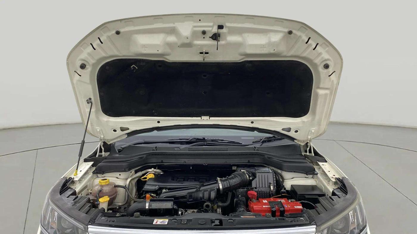 2021 Mahindra XUV300 W8 (O) 1.2 PETROL, Petrol, Manual, 55,673 km, Open Bonet