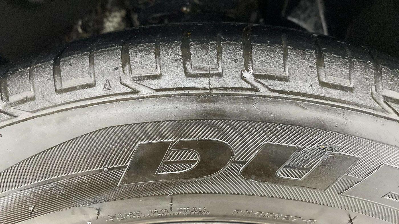 2021 Mahindra XUV300 W8 (O) 1.2 PETROL, Petrol, Manual, 55,673 km, Left Front Tyre Tread