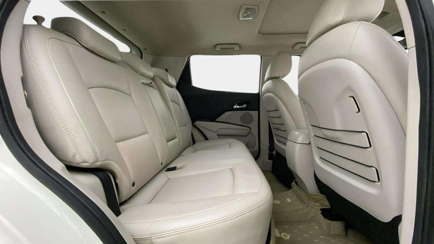 2021 Mahindra XUV300 W8 (O) 1.2 PETROL, Petrol, Manual, 55,673 km, Right Side Rear Door Cabin