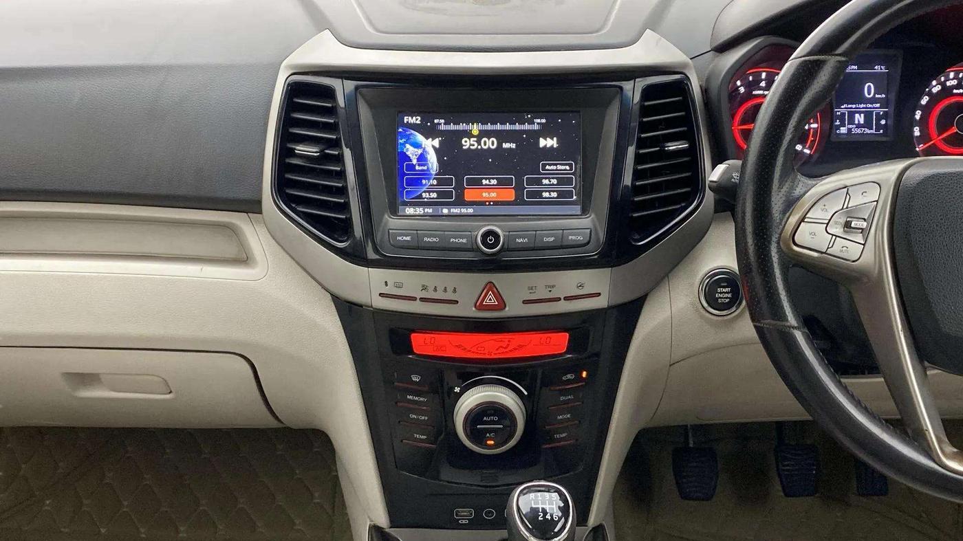 2021 Mahindra XUV300 W8 (O) 1.2 PETROL, Petrol, Manual, 55,673 km, Air Conditioner