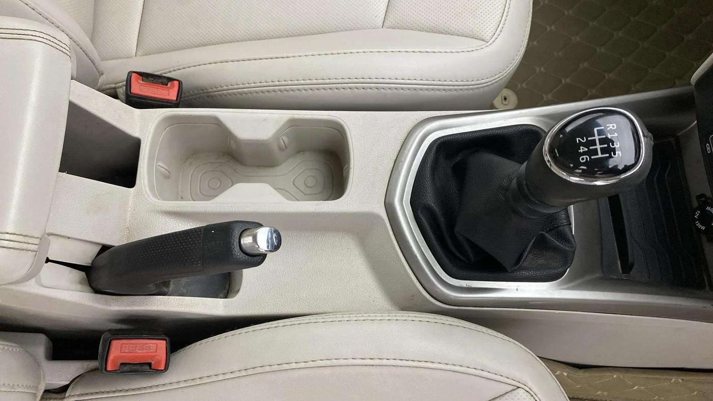 2021 Mahindra XUV300 W8 (O) 1.2 PETROL, Petrol, Manual, 55,673 km, Gear Lever