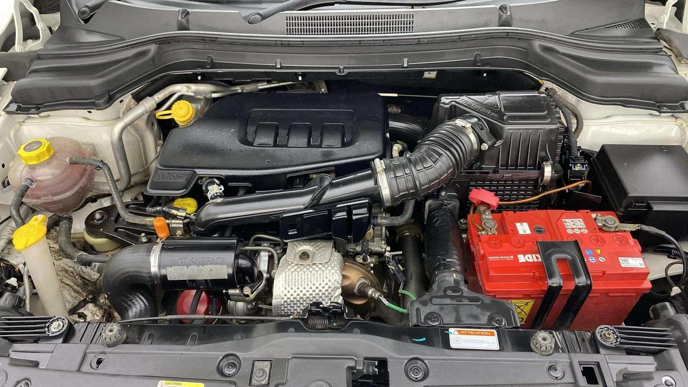 2021 Mahindra XUV300 W8 (O) 1.2 PETROL, Petrol, Manual, 55,673 km, Engine View