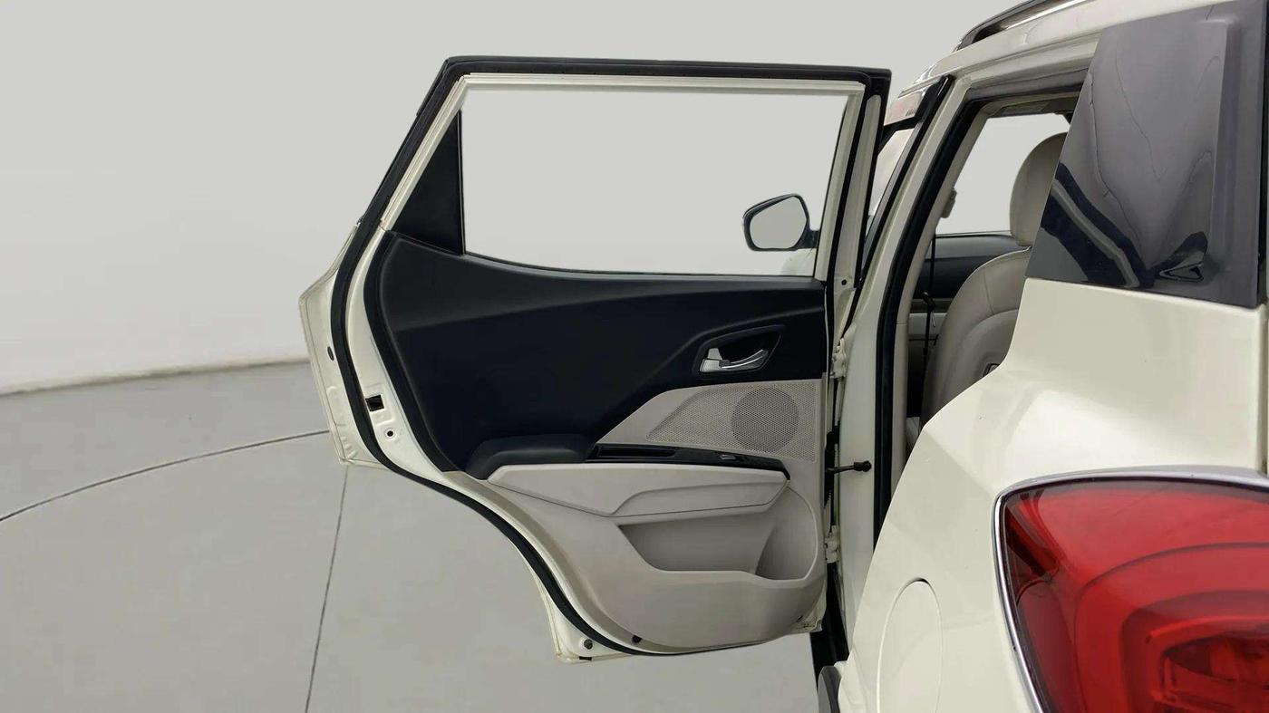 2021 Mahindra XUV300 W8 (O) 1.2 PETROL, Petrol, Manual, 55,673 km, LHS Rear Door