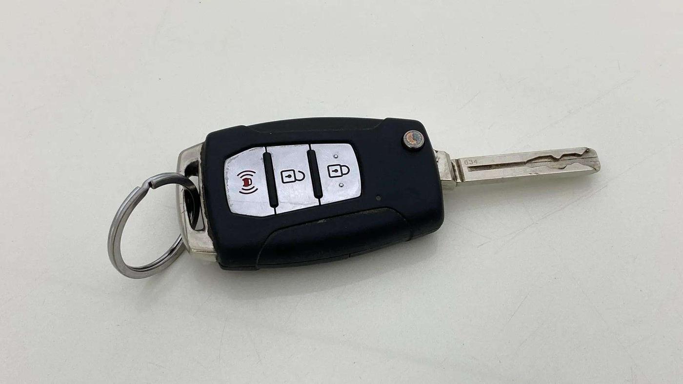 2021 Mahindra XUV300 W8 (O) 1.2 PETROL, Petrol, Manual, 55,673 km, Key Close Up