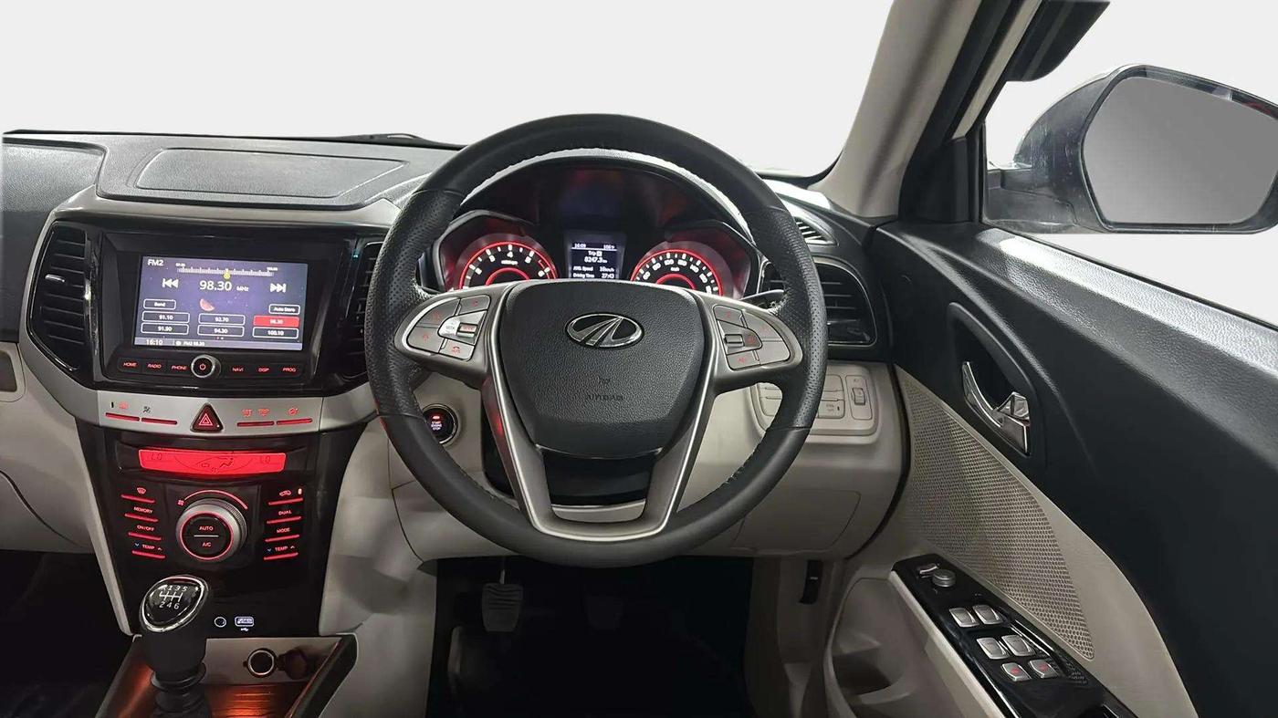 2022 Mahindra XUV300 W8 (O) 1.2 PETROL, Petrol, Manual, 8,248 km, Steering Wheel Close Up