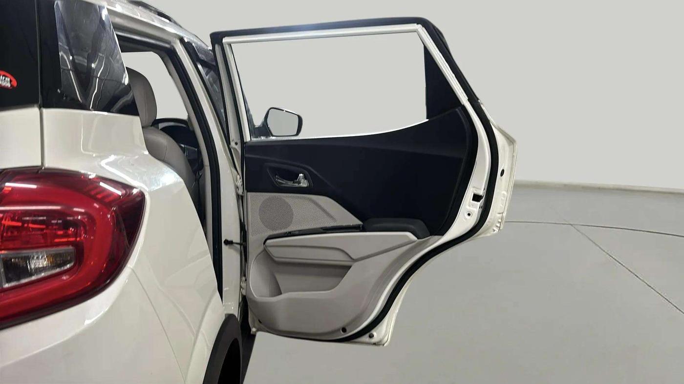 2022 Mahindra XUV300 W8 (O) 1.2 PETROL, Petrol, Manual, 8,248 km, RHS Rear Door