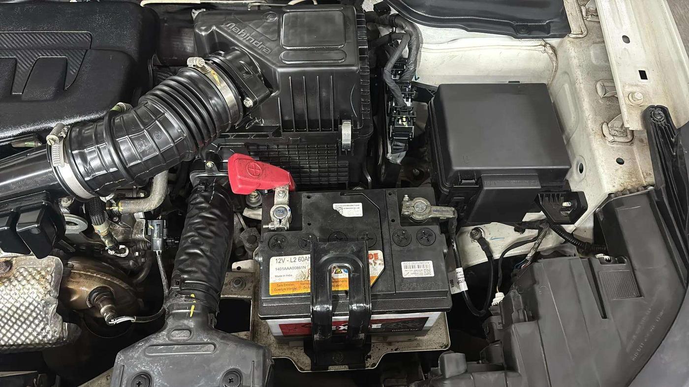 2022 Mahindra XUV300 W8 (O) 1.2 PETROL, Petrol, Manual, 8,248 km, Engine View - Left