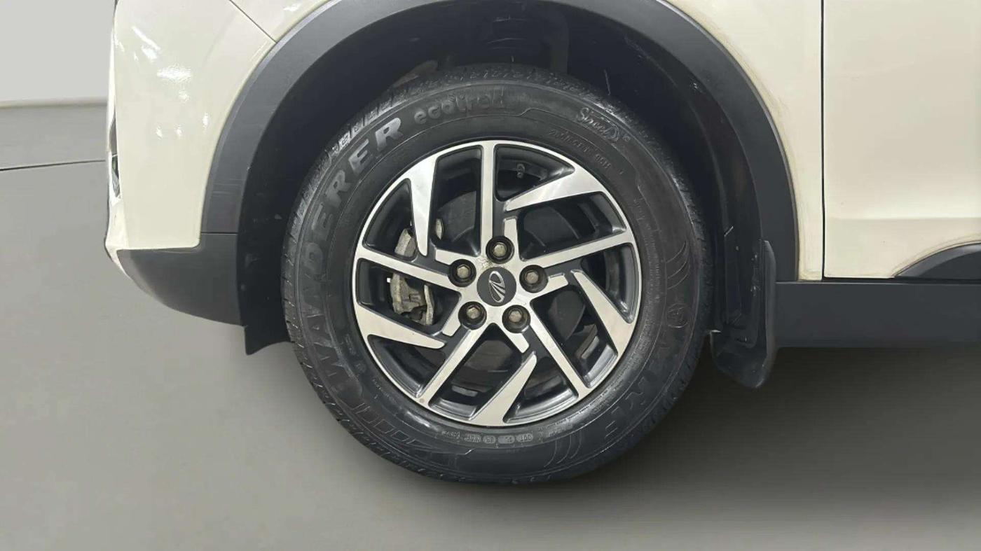 2022 Mahindra XUV300 W8 (O) 1.2 PETROL, Petrol, Manual, 8,248 km, Left Front Wheel
