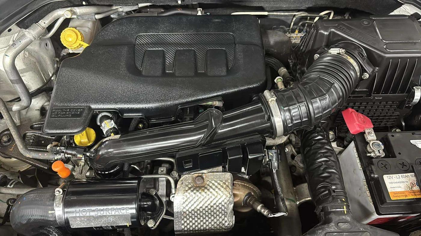 2022 Mahindra XUV300 W8 (O) 1.2 PETROL, Petrol, Manual, 8,248 km, Engine View
