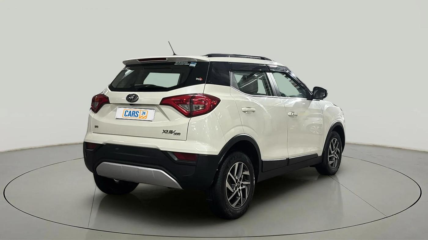 2022 Mahindra XUV300 W8 (O) 1.2 PETROL, Petrol, Manual, 8,248 km, Right Back Diagonal