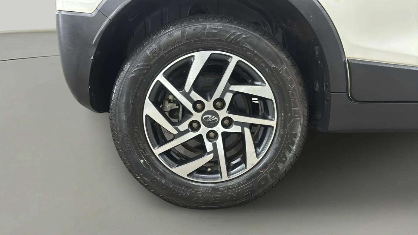 2022 Mahindra XUV300 W8 (O) 1.2 PETROL, Petrol, Manual, 8,248 km, Right Rear Wheel