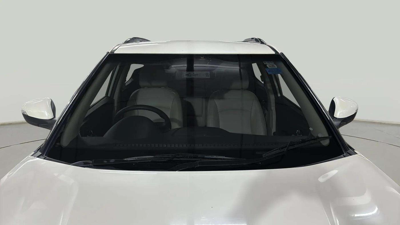 2022 Mahindra XUV300 W8 (O) 1.2 PETROL, Petrol, Manual, 8,248 km, Front Windshield