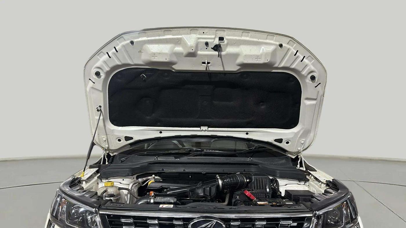 2022 Mahindra XUV300 W8 (O) 1.2 PETROL, Petrol, Manual, 8,248 km, Open Bonet