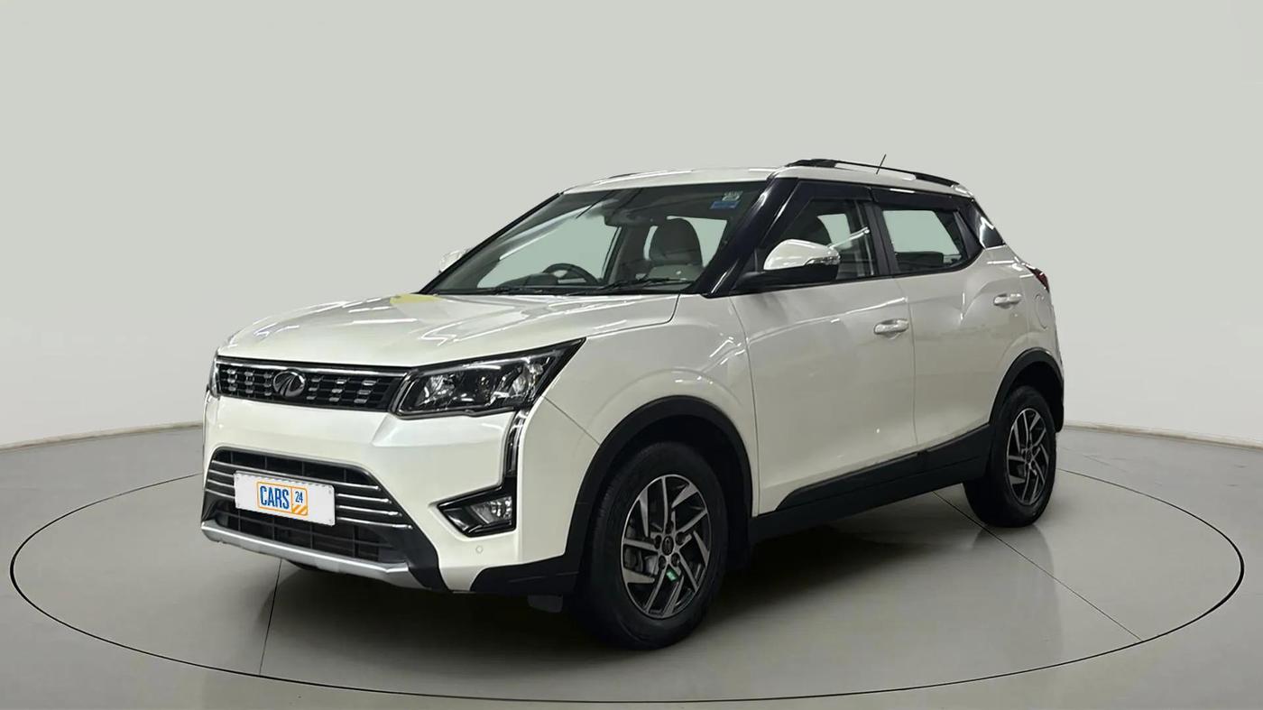 2022 Mahindra XUV300 W8 (O) 1.2 PETROL, Petrol, Manual, 8,248 km, Left Front Diagonal