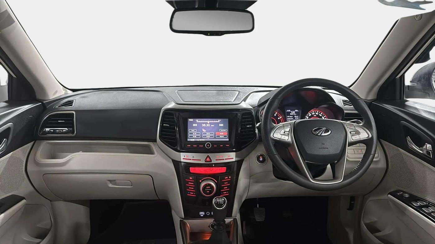 2022 Mahindra XUV300 W8 (O) 1.2 PETROL, Petrol, Manual, 8,248 km, Dashboard