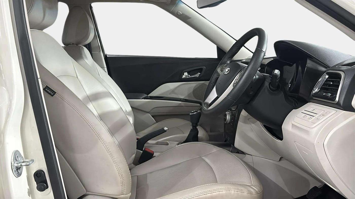 2022 Mahindra XUV300 W8 (O) 1.2 PETROL, Petrol, Manual, 8,248 km, Right Side Front Door Cabin