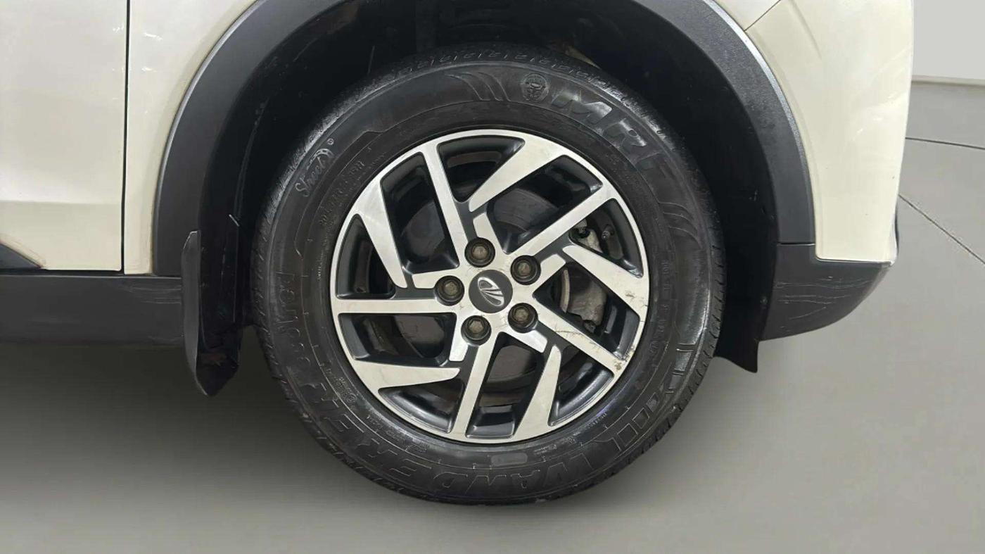 2022 Mahindra XUV300 W8 (O) 1.2 PETROL, Petrol, Manual, 8,248 km, Right Front Wheel