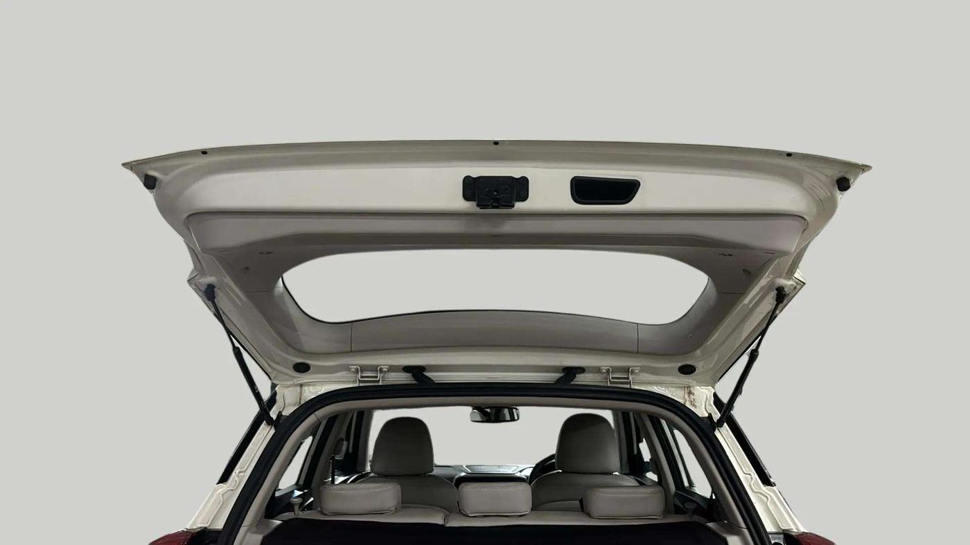 2022 Mahindra XUV300 W8 (O) 1.2 PETROL, Petrol, Manual, 8,248 km, Boot Door Open