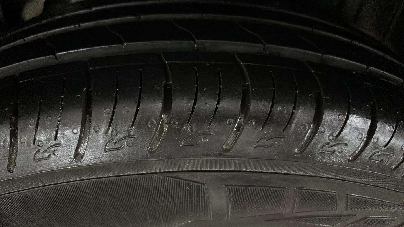 2022 Mahindra XUV300 W8 (O) 1.2 PETROL, Petrol, Manual, 8,248 km, Left Rear Tyre Tread