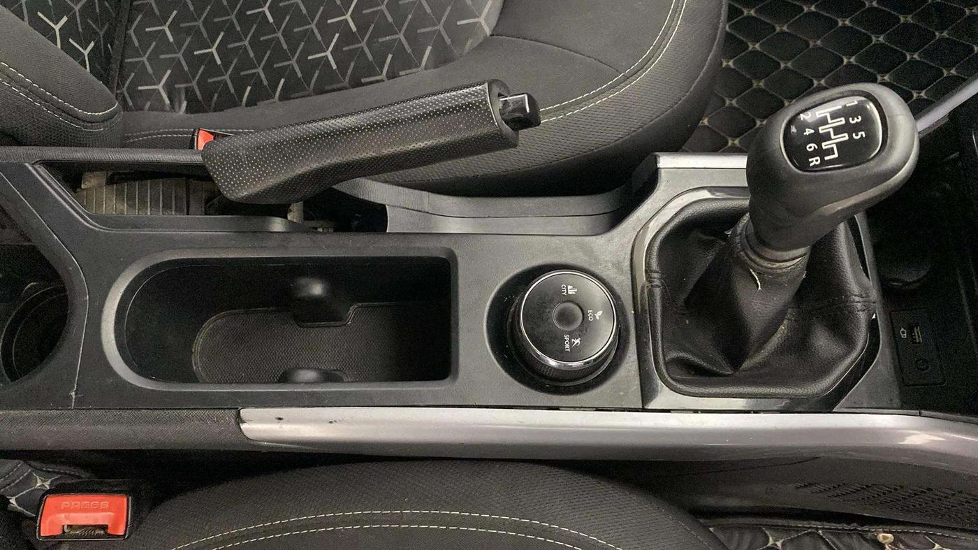 2021 Tata NEXON XM SUNROOF PETROL, Petrol, Manual, 81,246 km, Gear Lever