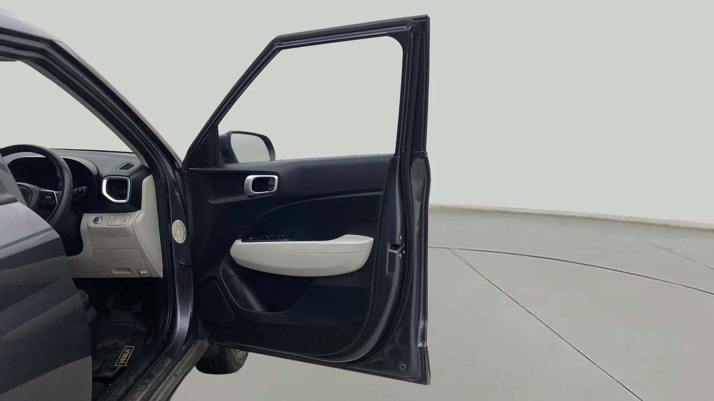2022 Hyundai VENUE SX 1.2 PETROL, Petrol, Manual, 42,500 km, RHS Front Door