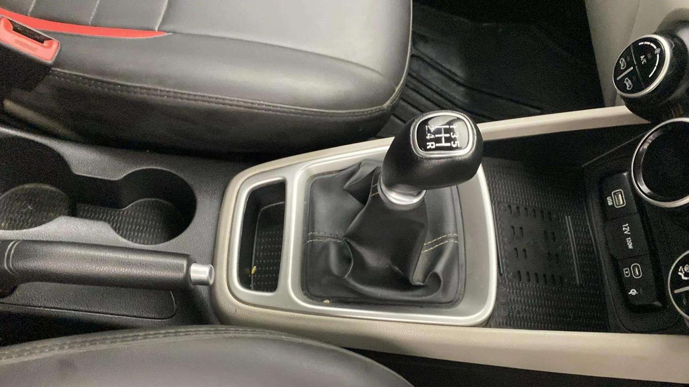 2022 Hyundai VENUE SX 1.2 PETROL, Petrol, Manual, 42,500 km, Gear Lever