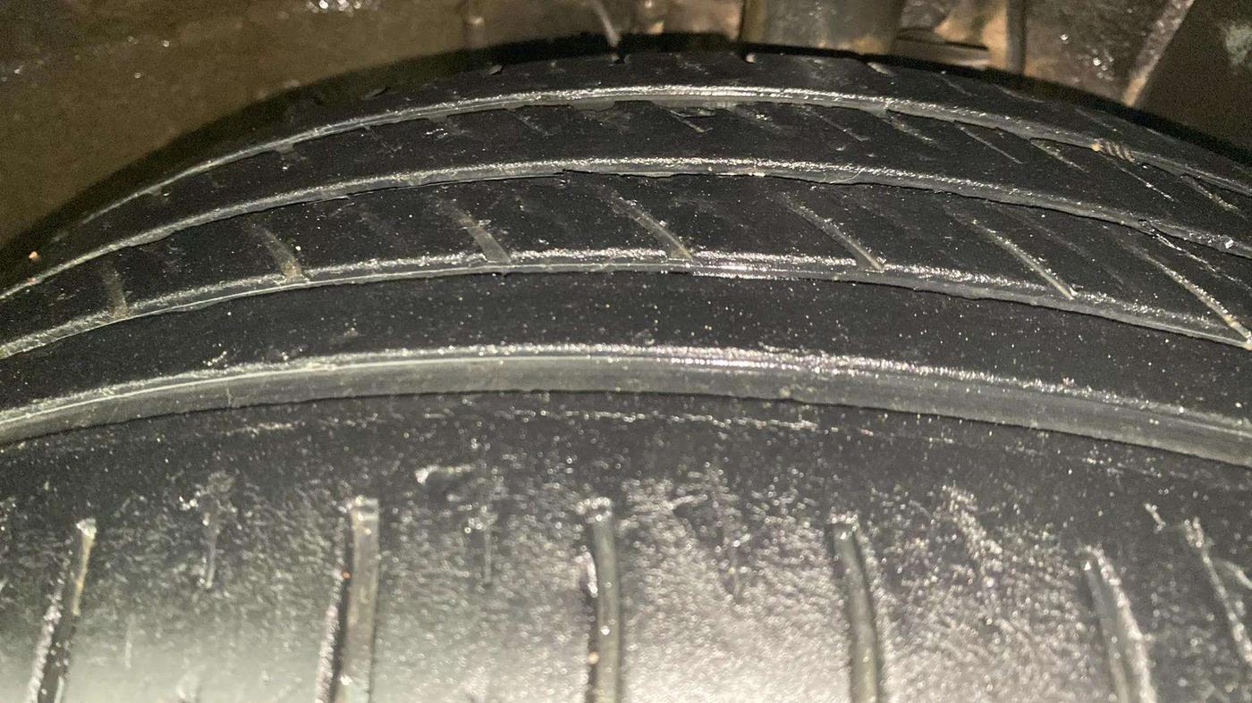 2022 Hyundai VENUE SX 1.2 PETROL, Petrol, Manual, 42,500 km, Right Front Tyre Tread