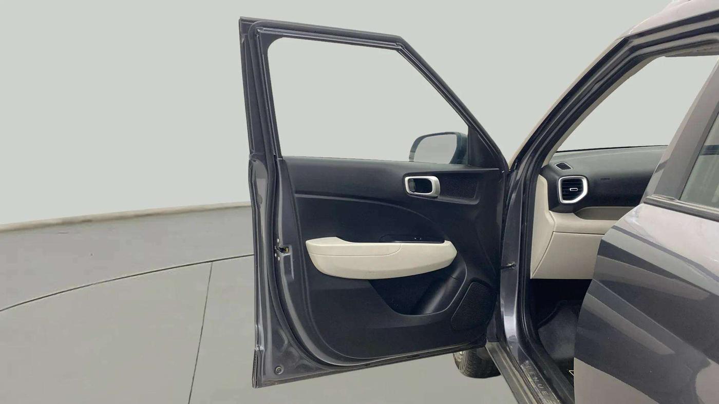 2022 Hyundai VENUE SX 1.2 PETROL, Petrol, Manual, 42,500 km, LHS Front Door