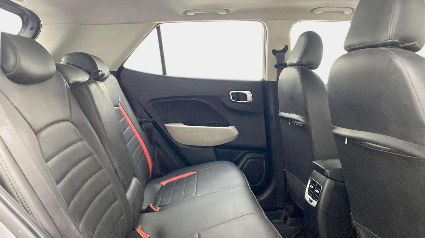 2022 Hyundai VENUE SX 1.2 PETROL, Petrol, Manual, 42,500 km, Right Side Rear Door Cabin